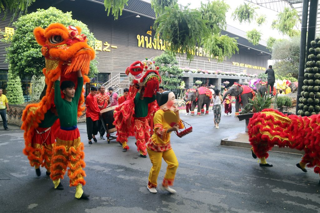 1737963471012-1024x683 @ชมคลิป"สวนนงนุชพัทยา จัดใหญ่เทศกาลตรุษจีน จัดเต็มขบวนคาร์นิวัลช้างเชิดสิงโต อวยพรให้นักท่องเที่ยว