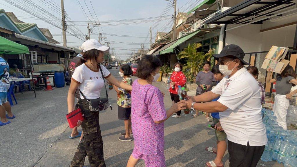 659560-1024x576 ปทุมธานี เพตดังคลองสามแห่แชร์เรื่องราวประทับใจป้าวัย 70 ปีแจกข้าว5ตันน้ำปลาพันขวดน้ำเปล่าพันขวด