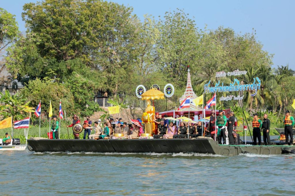 1000012873-1024x683 จ.ราชบุรี/กรมการทหารช่างเชิญชวนพุทธศาสนิกชนร่วมสวดเจริญพระพุทธมนต์ในเรือแพแห่พระทางน้ำเป็นสิริมงคลชีวิต ในขบวนแห่พระกลับวัดช่องลม
