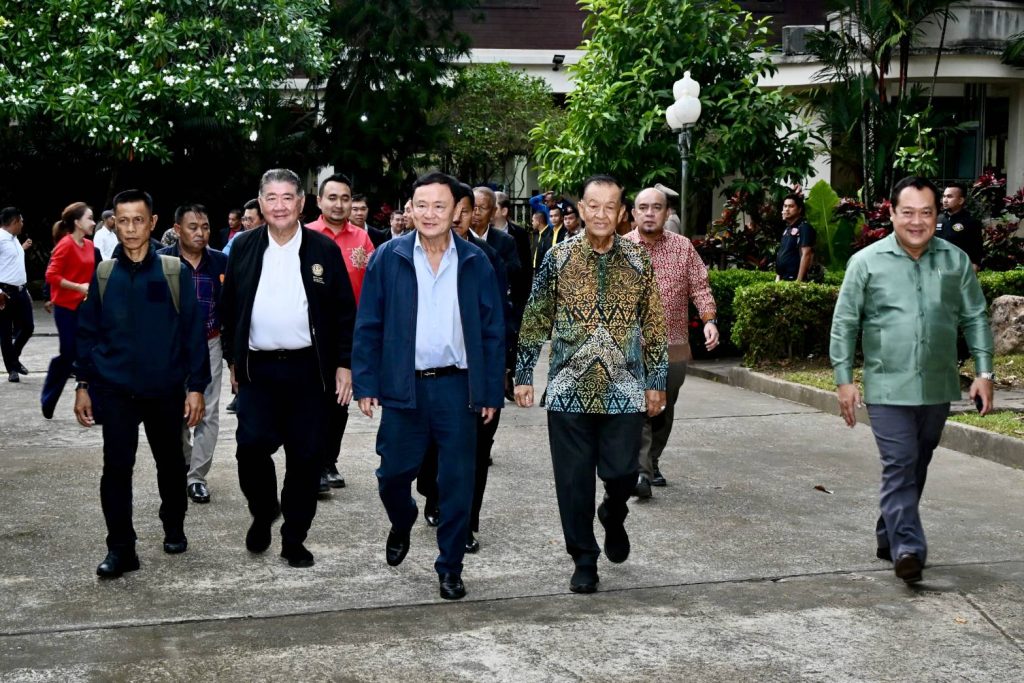 1000035730-1024x683 “ทักษิณ” เยือนบ้านศรียะลา เดินหน้าปราบยาเสพติดและแก๊งค์คอลเซ็นเตอร์ ย้ำจบไฟใต้ปีหน้า