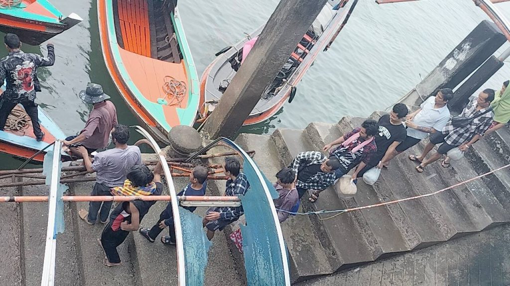 1000036011-1024x576 ตม.ระนอง เร่งผลักดันส่งกลับแรงงานต่างด้าว เพื่อระบายความแออัดภายในห้องควบคุมคนต่างด้าวผิดกฎหมายตามนโยบายผู้บังคับบัญชา