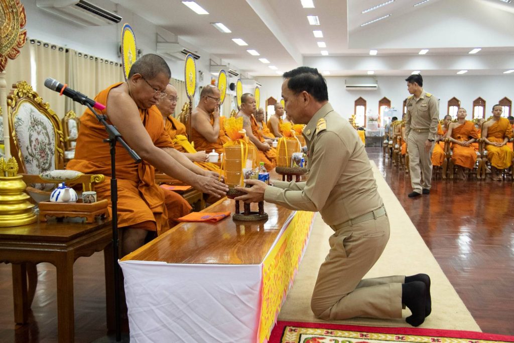 1000036099-1024x683  พระบาทสมเด็จพระเจ้าอยู่หัว ทรงพระกรุณาโปรดเกล้าฯ พระราชทาน ให้ถวายภัตตาหารพระราชทาน แด่พระภิกษุ สามเณร กรรมการกำกับห้องสอบ ที่เข้าสอบบาลีสนามหลวง ครั้งที่ ๑ ครั้งหลัง ปี พ.ศ. ๒๕๖๘