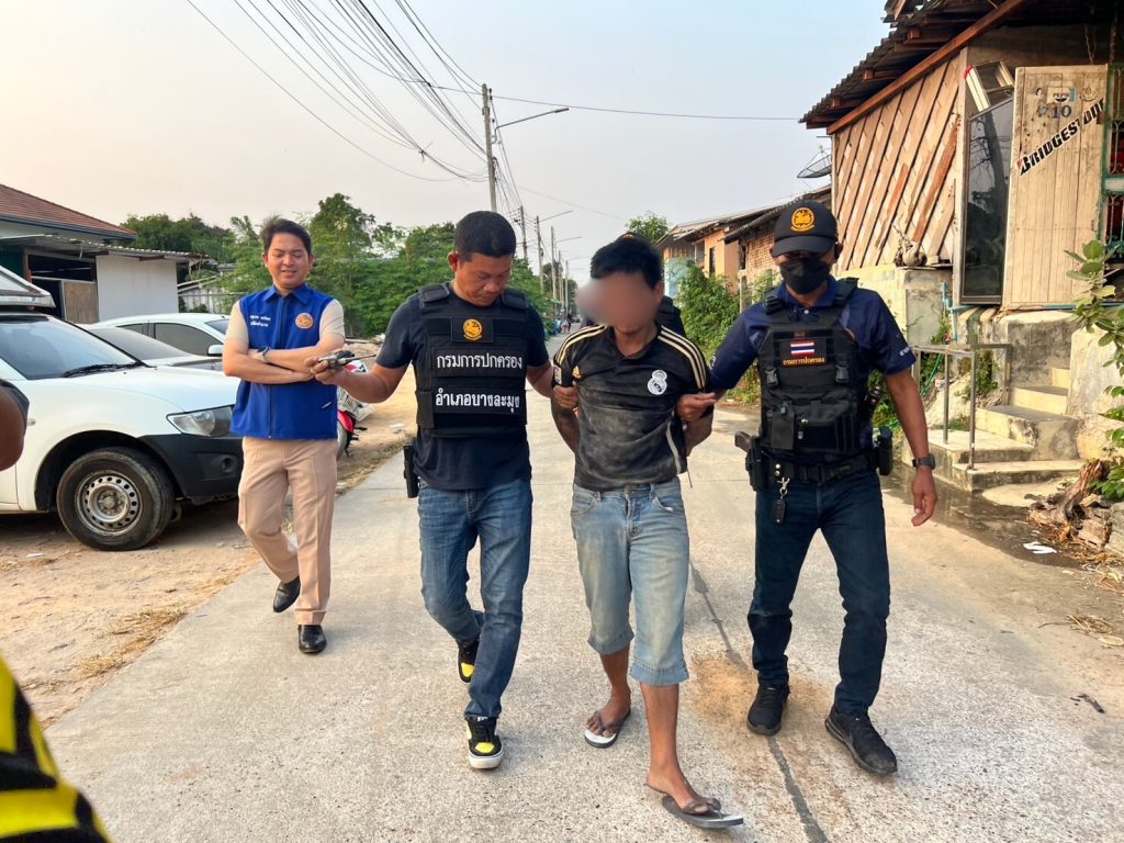 77b9822a-ca12-4676-8f40-4ce5a906a409-1024x768 ปลัดอำเภอบางละมุง สั่งลุย หลังชาวบ้านร้อง สองพี่น้องเสพยาหลอน