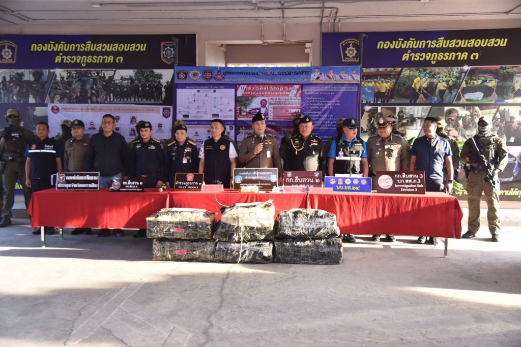 1000013956-1024x683 ตร.ภูธร ภาค 3 แถลงข่าวจับกุมผู้ต้องหารายสำคัญ 2 เครือข่าย ผู้ต้องหา 9 คน ยาบ้าจำนวน 2,572,806 เม็ด