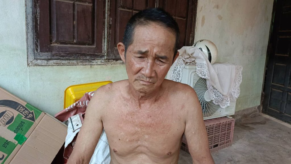 1741264276658-1024x576 ทุกข์ชาวบ้าน! สองสามีภรรยา โอด จ้างรถยกมาลากรถยนต์เก๋งหนีน้ำท่วม พอน้ำลดรถเก๋งหาย ทวงถามรถจอดอยู่ไหนกลับบ่ายเบี่ยง อ้างเป็นสื่อส่วนกลางสนิทกับตำรวจไม่มีใครทำอะไรตนได้ แถมขู่กลับถ้าตกเป็นข่าวจะฟ้องกลับ เผยทุกวันต้องใช้ จยย.พ่วงข้างขี่ส่งขนมกว่า 150 กม