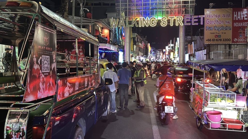 IMG_5712-1024x576 จราจรพัทยาฟิต กวดขัน รถโดยสาร ซาเล้งขายของจอดที่ห้ามจอด ซ้อนคัน แก้ปัญหารถติด เตรียมรับ นทท.ร่วมงานพัทยามิวสิค เฟสติวัล 2025