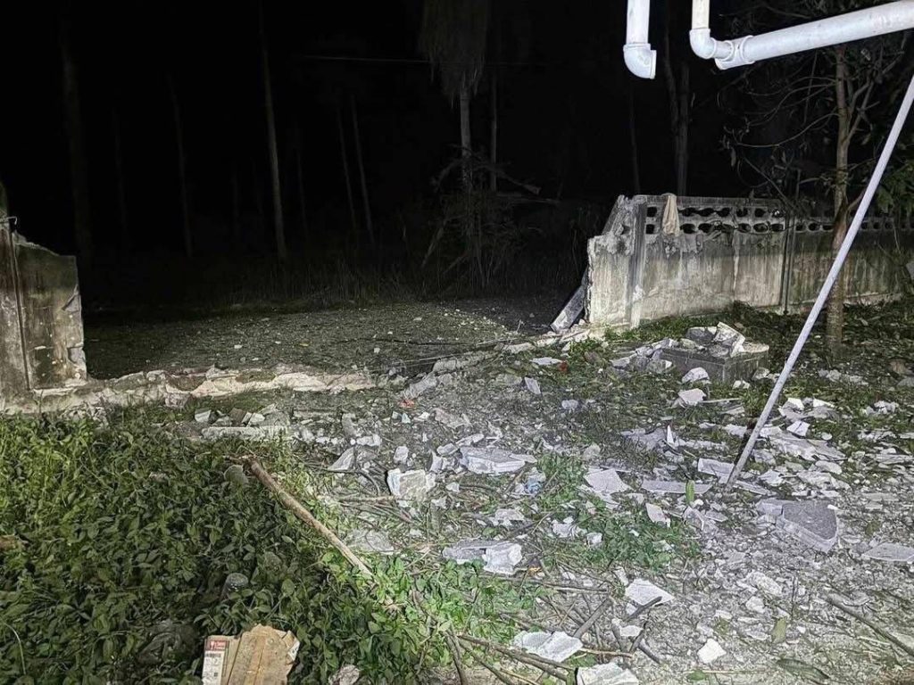 1745194350092-1024x768 โจรใต้วางระเบิดข้างกำแพงแฟลตตำรวจโคกเคียน เจ้าหน้าที่ตำรวจและเด็กบาดเจ็บหลายราย