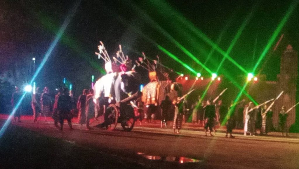 1747439977601-1024x580 กาญจนบุรี เริ่มแล้วงานเทิดพระเกียรติสมเด็จพระนเรศวรมหาราช ยิ่งใหญ่ แสง-เสียงเต็มระบบและ ชมตลาดย้อนยุค พร้อมวงดนตรีคอนเสิร์ต10วัน10คืน