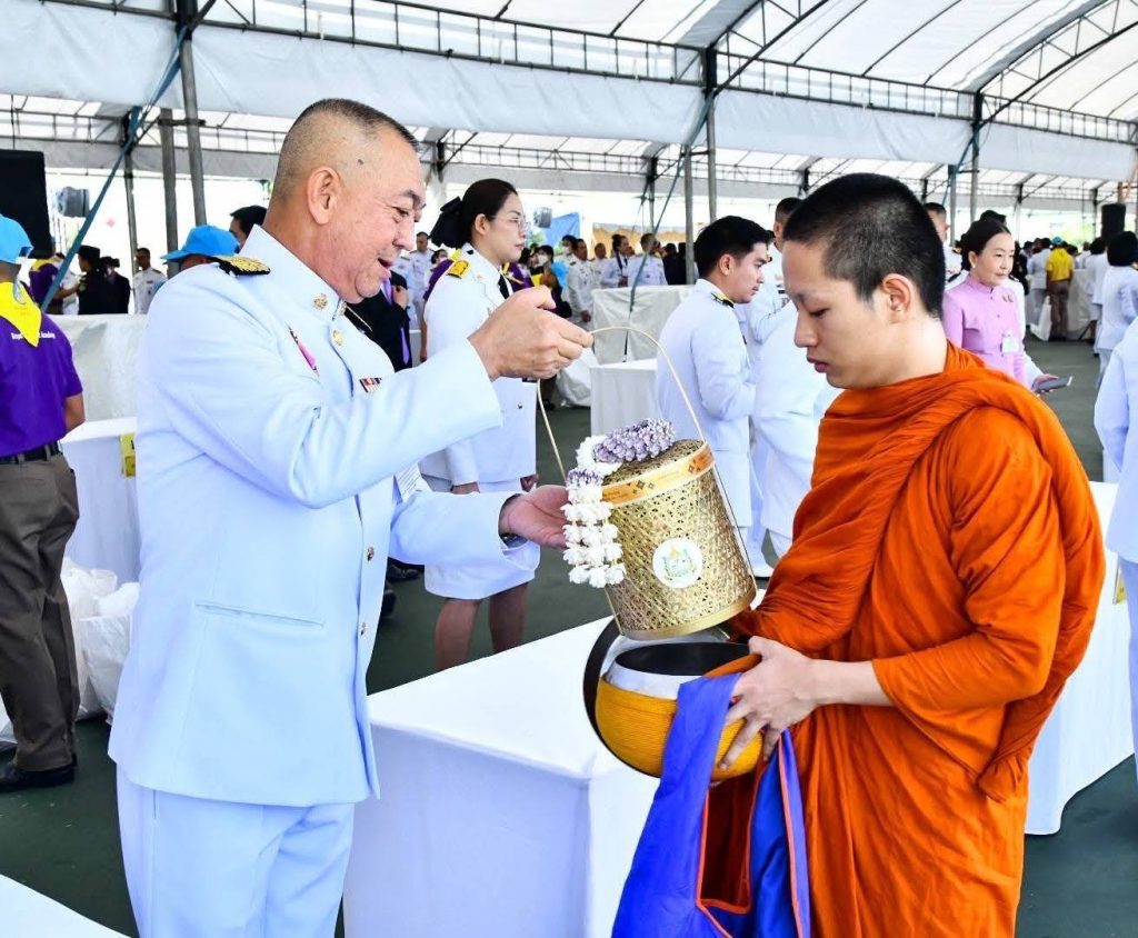 1748930607237-1024x844 “ดร.เฉลิมชัย“ ร่วมพิธีทำบุญตักบาตร พร้อมนำคณะผู้บริหาร ทส. ร่วมลงนามถวายพระพร เนื่องในวันเฉลิมพระชนมพรรษา สมเด็จพระนางเจ้าฯ พระบรมราชินี