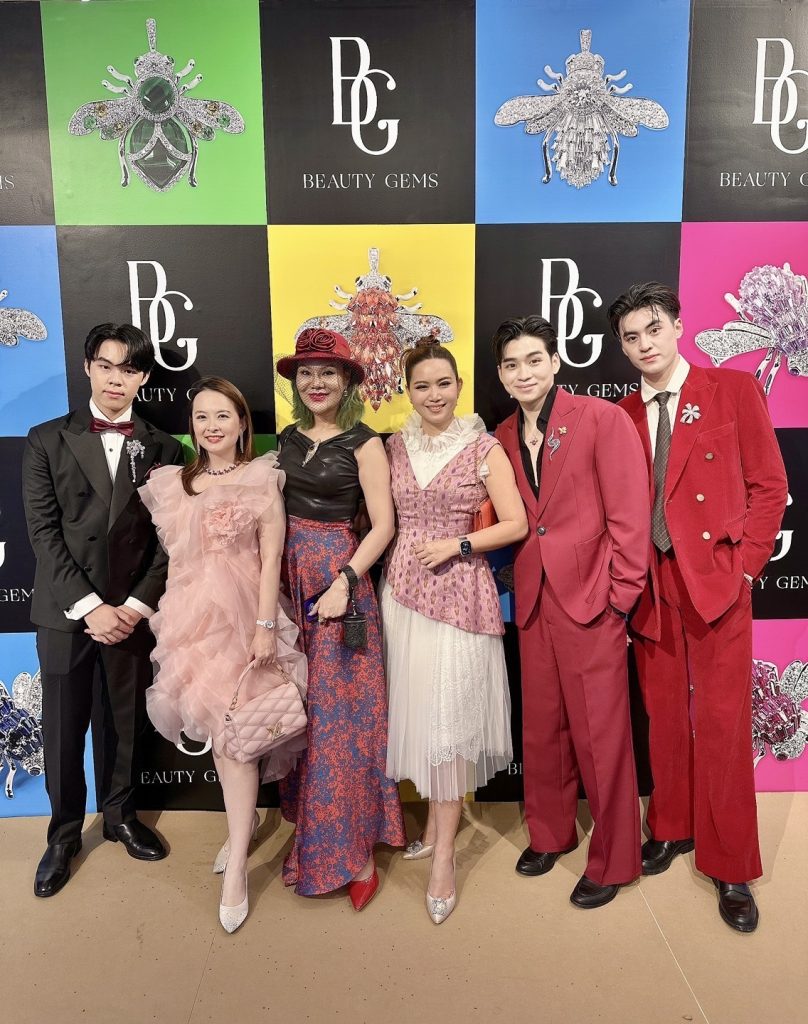 1749007510864-808x1024 สายใยสองแผ่นดินไทย- จีน 50ปี มิตรภาพยั่งยืน”