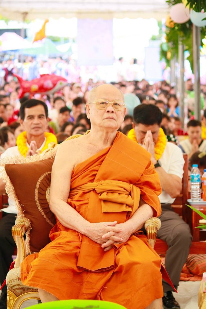 1756641151483-683x1024 จ.ปทุมธานี ชาวกะเหรี่ยงร่วมแต่งกายชุดพื้นเมืองในงานผูกข้อมือประจำปี เรียกขวัญกำลังใจชาติพันธุ์