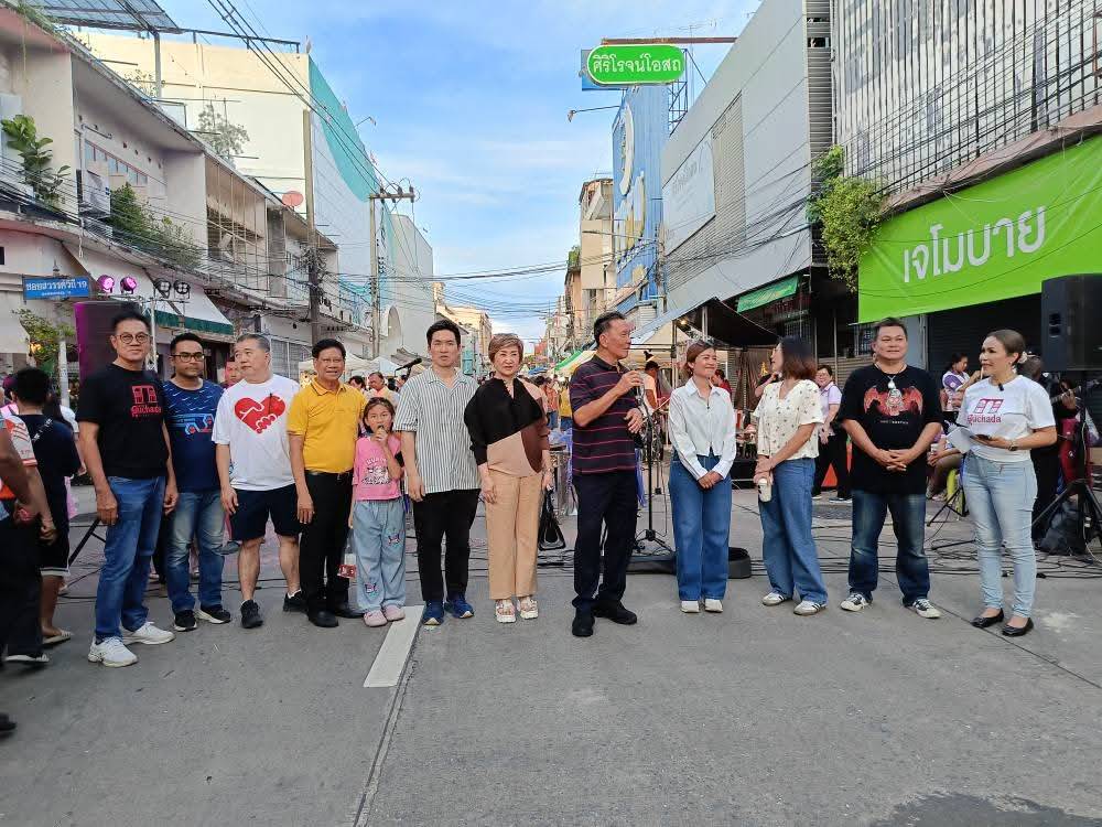 1759109522424 นายก.จิตตเกษมณ์ฯประธานเปิดกิจกรรม "สุชาดา" ถนนสายเล็กในย่านเมืองเก่าปากน้ำโพที่สร้างความยิ่งใหญ่