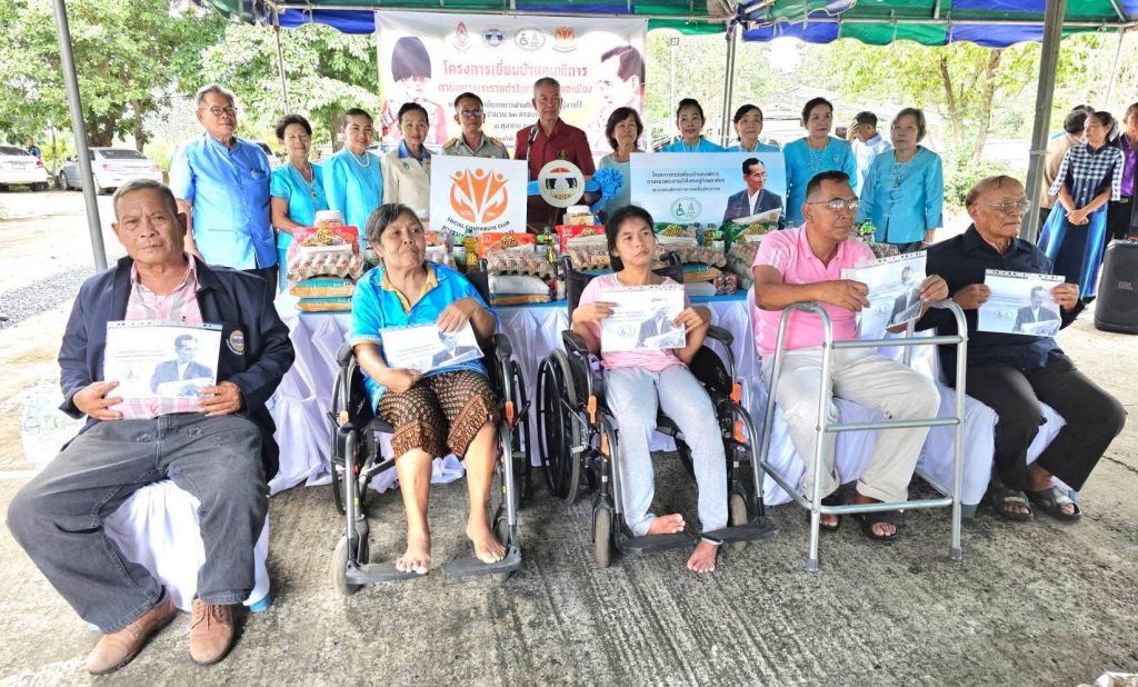 1759921080052-1024x618 สภาสังคมสงเคราะห์แห่งประเทศไทย ในพระบรมราชูปถัมภ์ พ.ต.ศิริชัย ทรัพย์ศิริ กรรมการอำนวยการสภาสังคมสงเคราะห์ฯ/นายกสมาคมคนพิการทางการเคลื่อนไหวสากลลงพื้นที่ให้ความรู้เรื่องสิทธิประโยชน์ของคนพิการ พร้อมมอบชุดเยี่ยมให้กับทหารผ่านศึก คนพิการ ผู้ยากไร้ จำนวน 20 ราย