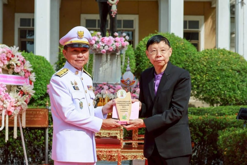 1761206126999-1024x683 จังหวัดนครสวรรค์ จัดพิธีวางพวงมาลาและถวายราชสดุดี พระบาทสมเด็จพระจุลจอมเกล้าเจ้าอยู่หัว เนื่องในวันปิยมหาราช