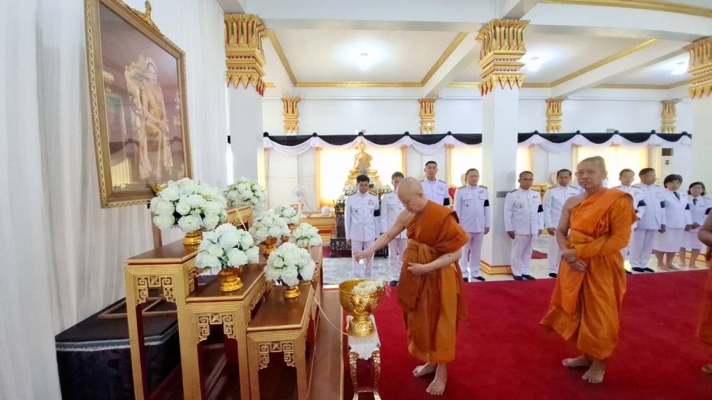 1761489770260-1024x576 ปทุมธานี เจ้าคณะจังหวัดพร้อมพระสงฆ์จัดพิธีสรงน้ำพระบรมศพลงนามแสดงความไว้อาลัย เผยสมเด็จพระนางเจ้าสิริกิติ์ พระบรมราชินีนาถพระบรมราชชนนีพันปีหลวง เคยเสด็จ งานกฐินยกช่อฟ้าพระอุโบสถและปลูกต้นไม้