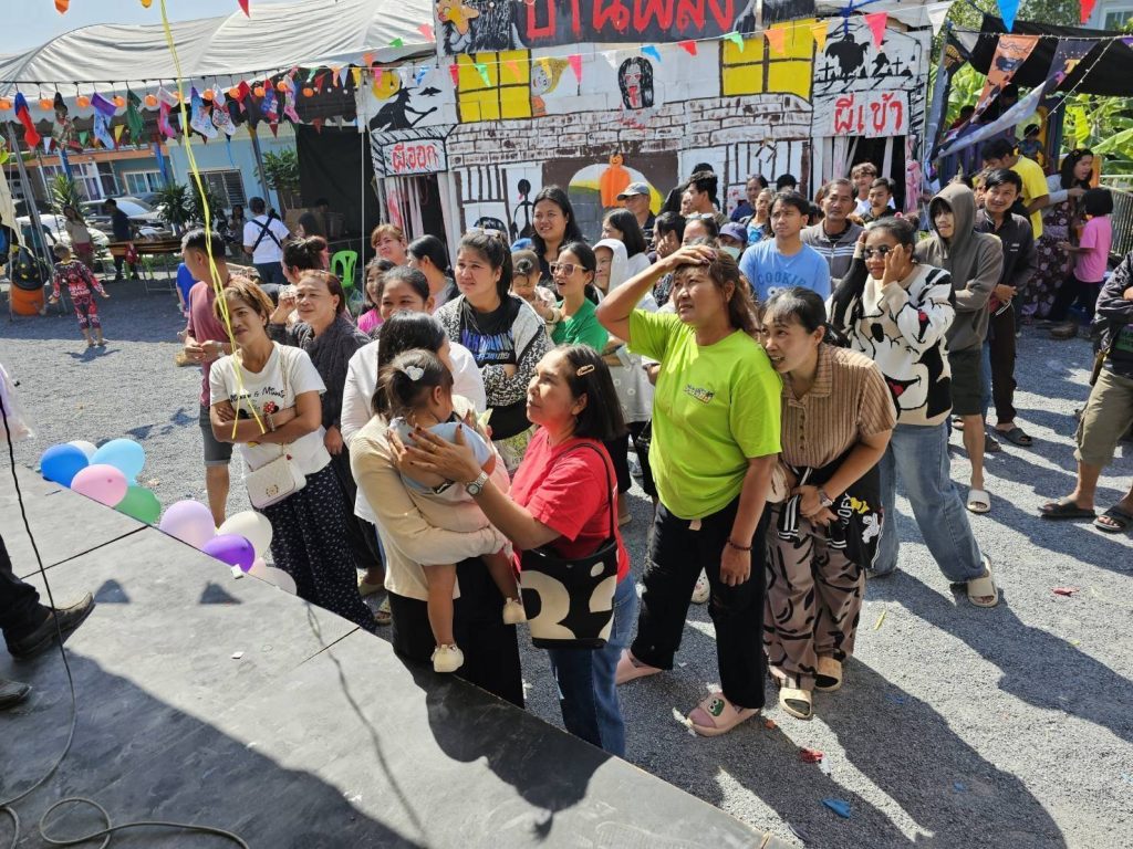 1768137197831-1024x768 พ.ต.ศิริชัย ทรัพย์ศิริ กรรมการอำนวยการสภาสังคมสงเคราะห์ฯ/นายกสมาคมคนพิการทางการเคลื่อนไหวสากล,ทีมงานตลกตี๋ ซุปเปอร์ดอน : ร่วมกิจกรรมงานวันเด็กแห่งชาติ ปี 2569 จัดโดย ทีมงานอาสาซิ่ง ณ สำนักงาน ต.กระแชง อ.สามโคก จ.ปทุมธานี