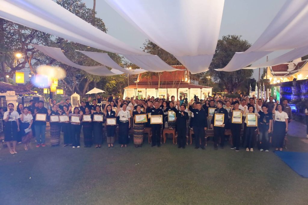 1771671730828-1024x681 อพท.สุโขทัย จัดพิธีแถลงข่าวและส่งมอบมาตรฐานและรางวัลท่องเที่ยวยั่งยืนระดับโลก เพื่อประกาศความสำเร็จของแหล่งท่องเที่ยว “เมืองเก่า สุโขทัย” และ “ท่าชัย–ศรีสัชนาลัย” ที่ได้รับการยอมรับในเวทีนานาชาติ