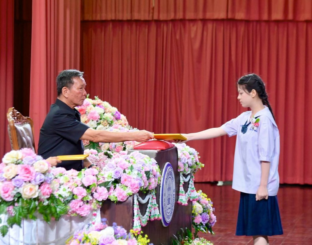 FB_IMG_1774250239219-1024x806 พิธีมอบประกาศนียบัตรให้แก่นักเรียนโรงเรียนในสังกัดเทศบาลนครนครสวรรค์ ที่สำเร็จการศึกษา ประจำปีการศึกษา พ.ศ.2568