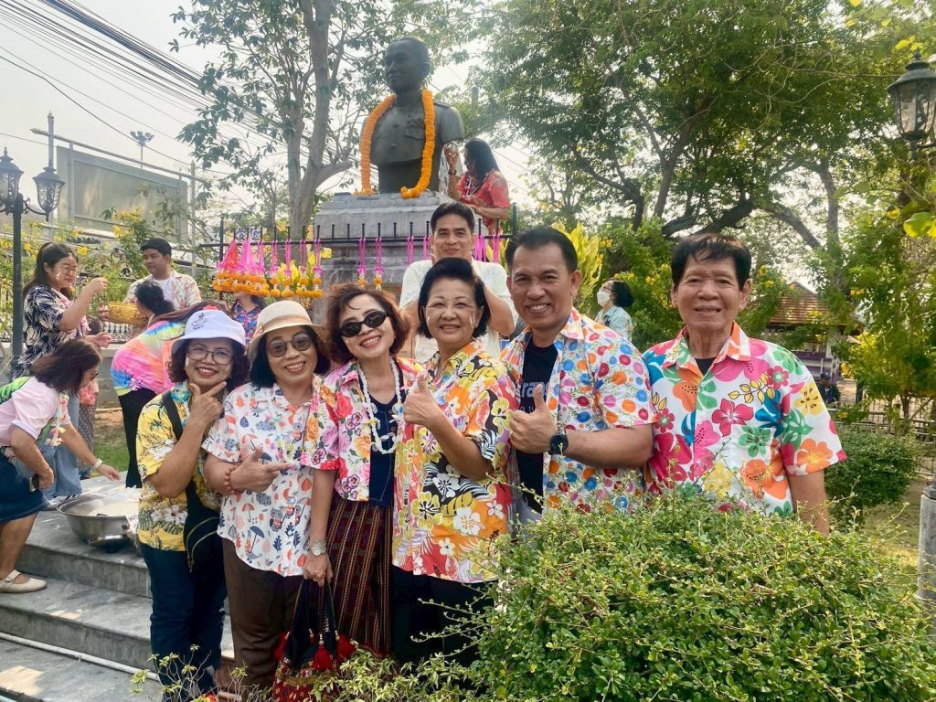 1775226388859-1024x768 โรงเรียนนครสวรรค์จัดกิจกรรม สรงน้ำพระ และรดน้ำขอพรผู้ใหญ่ เทศกาลสงกรานต์ ประจำปี 2569 ชื่นมื่น