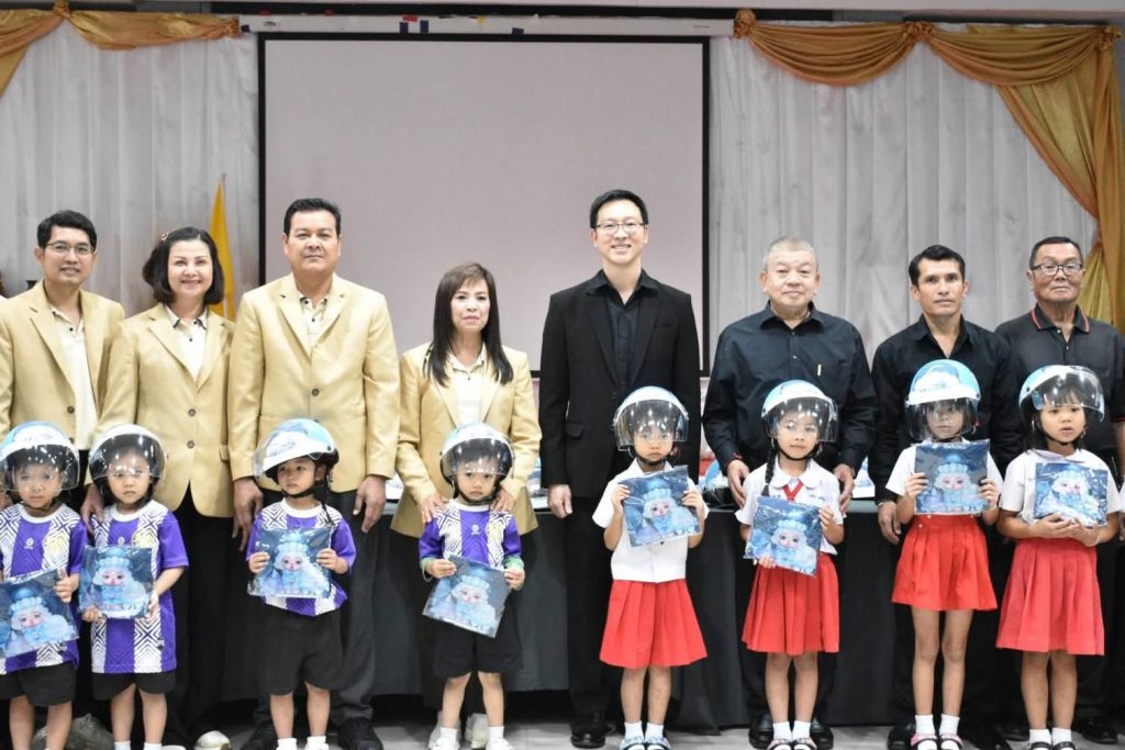 FB_IMG_1777514541599-1024x683 วิริยะประกันภัย ร่วมสร้างวินัยจราจรตั้งแต่วัยเยาว์  มอบหมวกนิรภัยใส แก่เทศบาลท่าพระ จ.ขอนแก่น